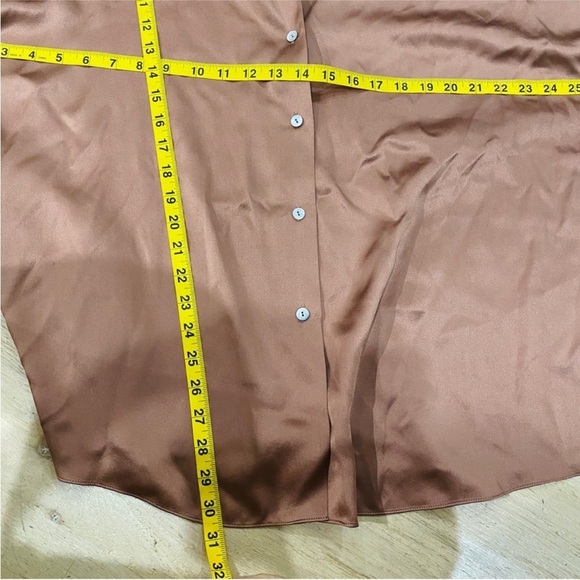 Vince 100% silk V-neck cap sleeve button up - Picture 8 of 8